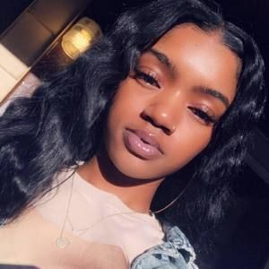 Meet your Posher, Yanna